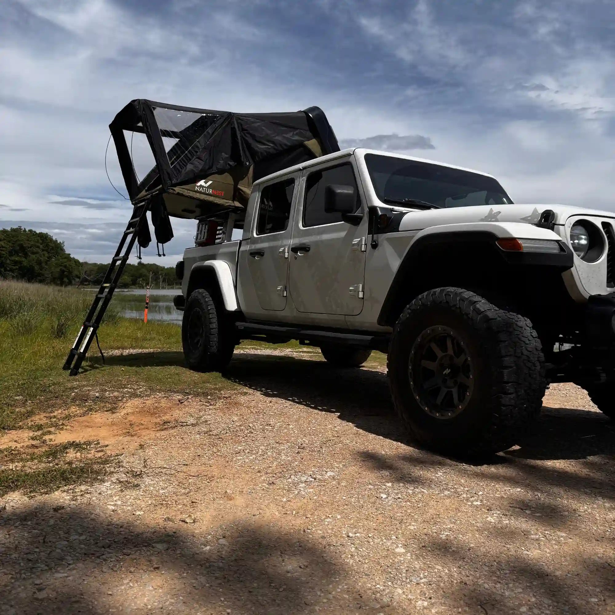 Naturnest Sirius 1 Plus Clamshell Rooftop Tent