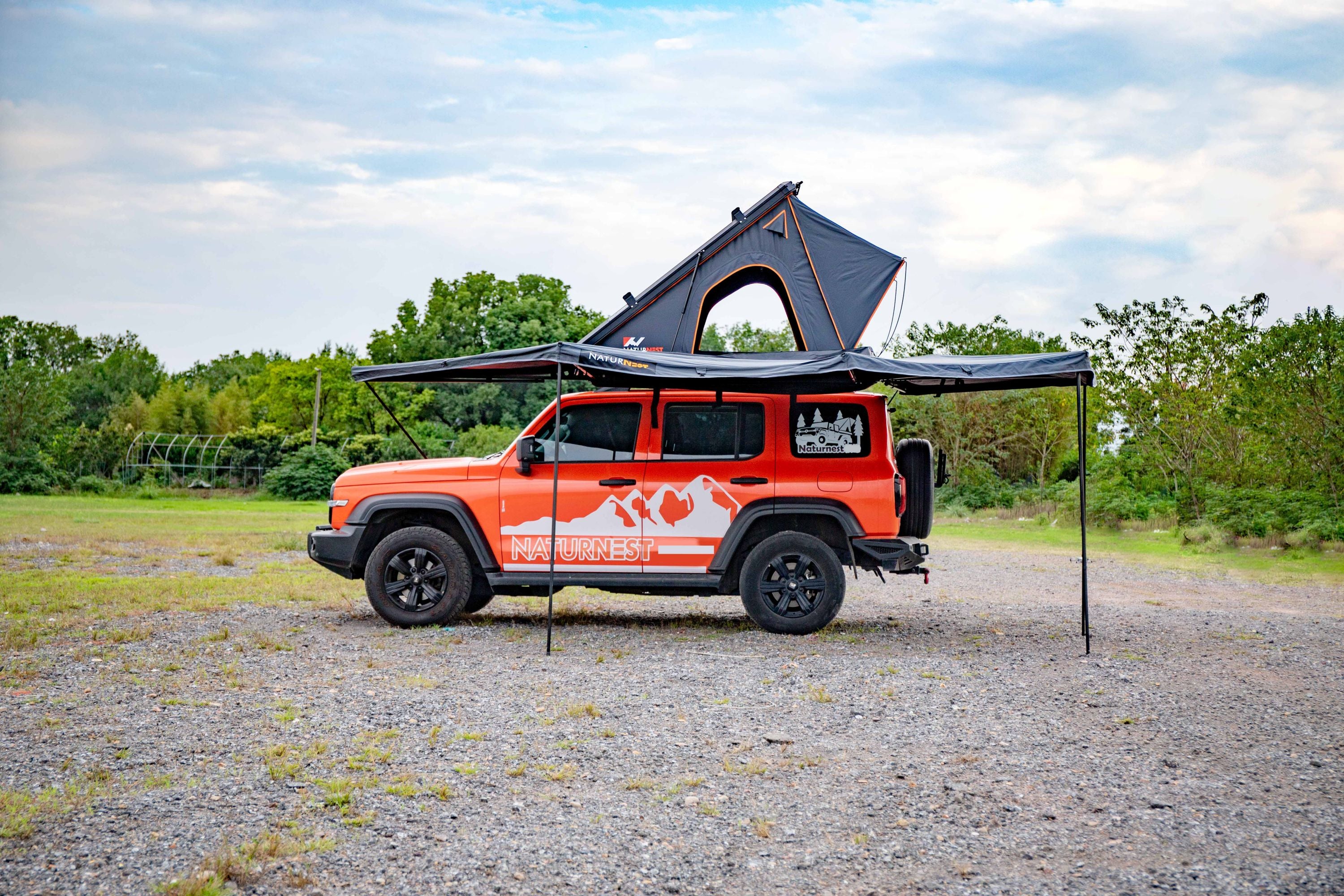 Naturnest  Polaris rooftop tent + Naturnest 270 awning plus driver side