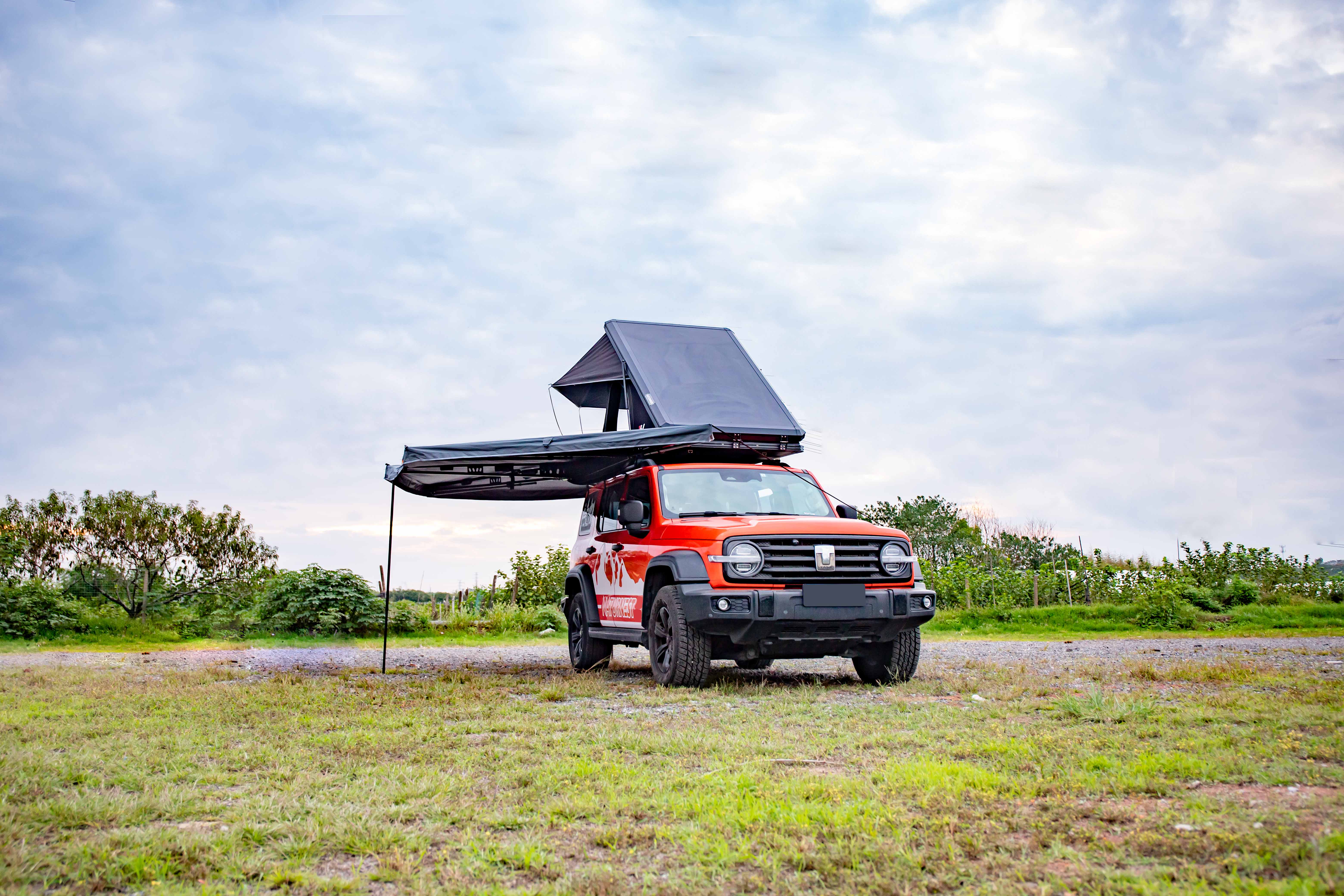 Naturnest Polaris plus rooftop + Naturnest 270 awning plus passenger side