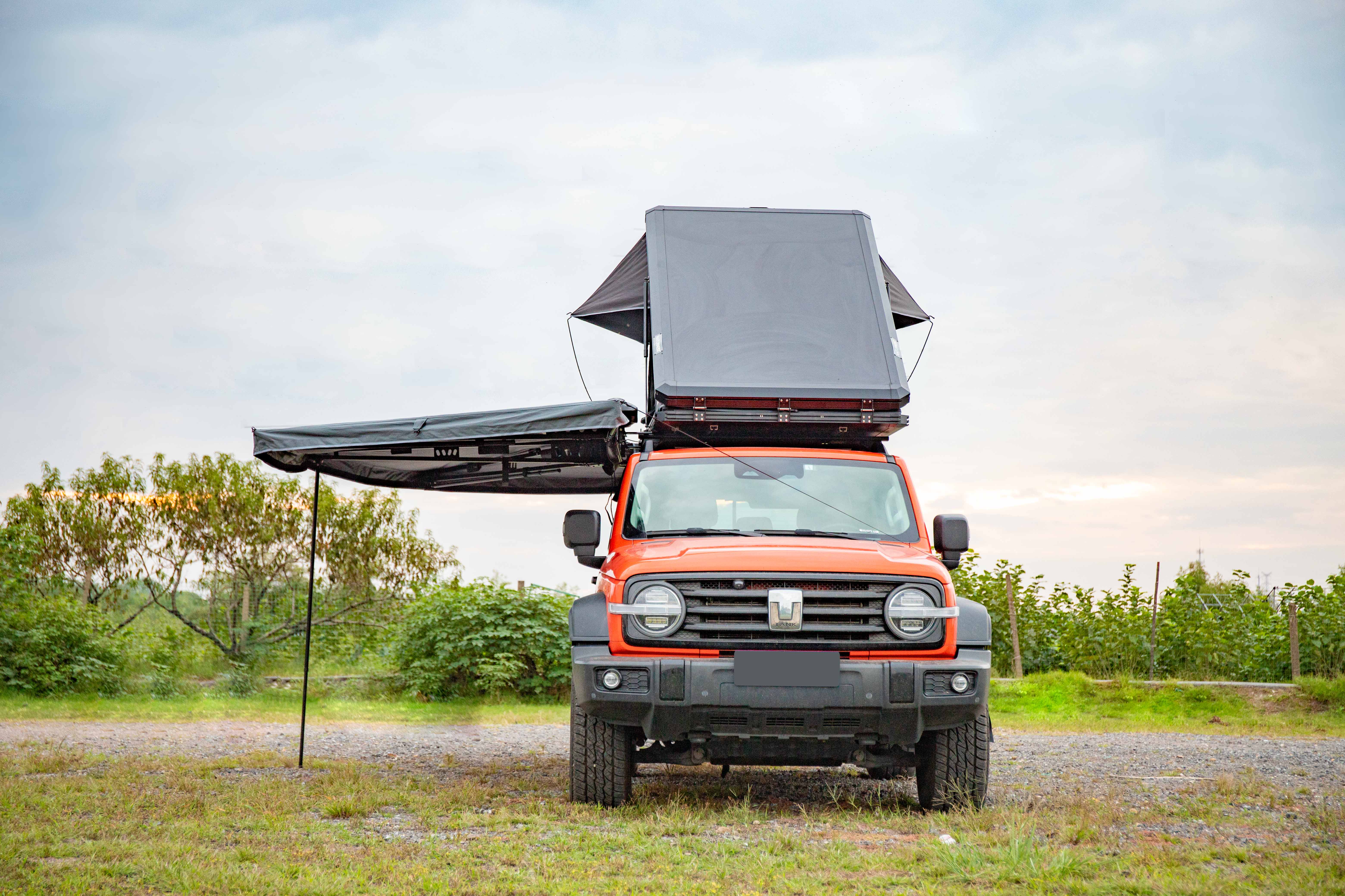 Naturnest Polaris plus rooftop + Naturnest 270 awning plus passenger side
