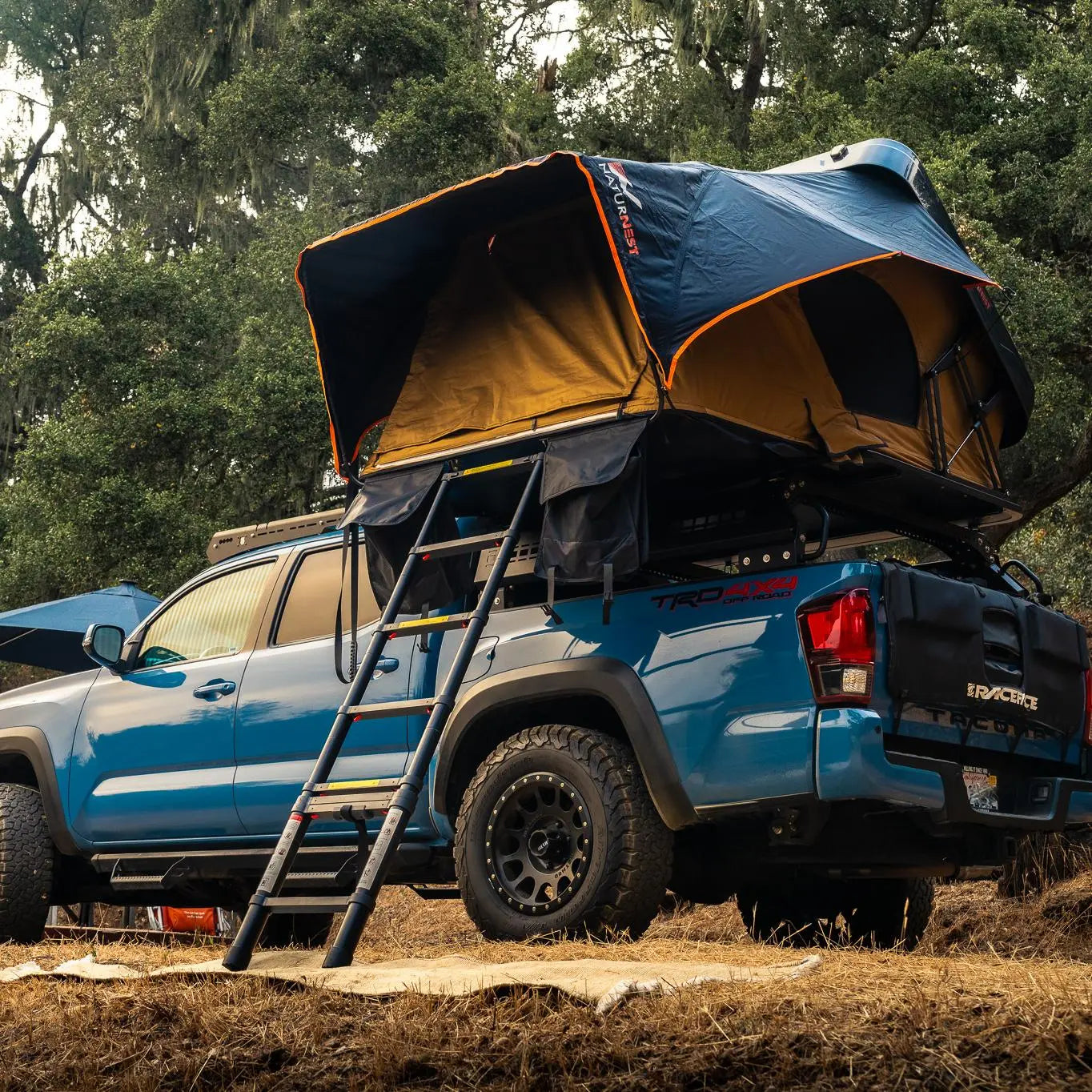 Clamshell Family Rooftop Tent | Naturnest