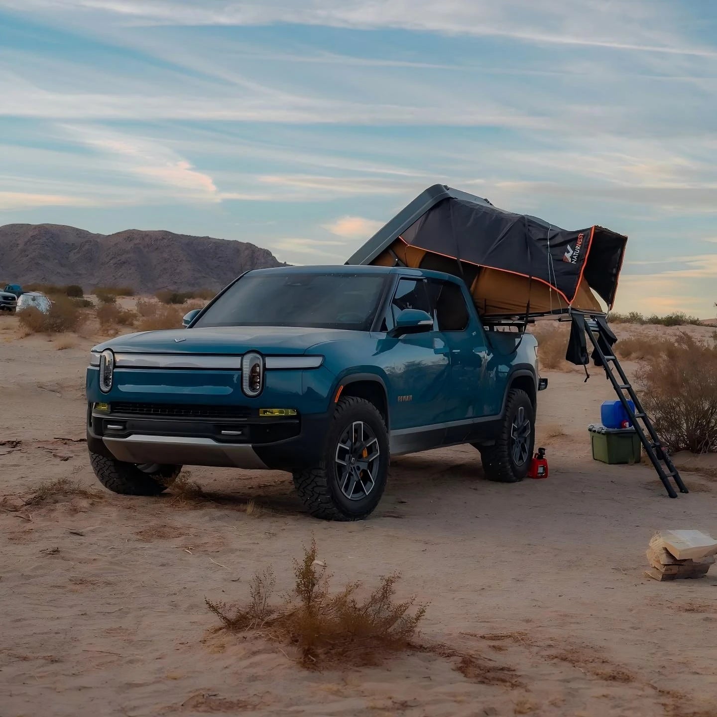 Quick Set up and Close Rooftop Tent | Naturnest