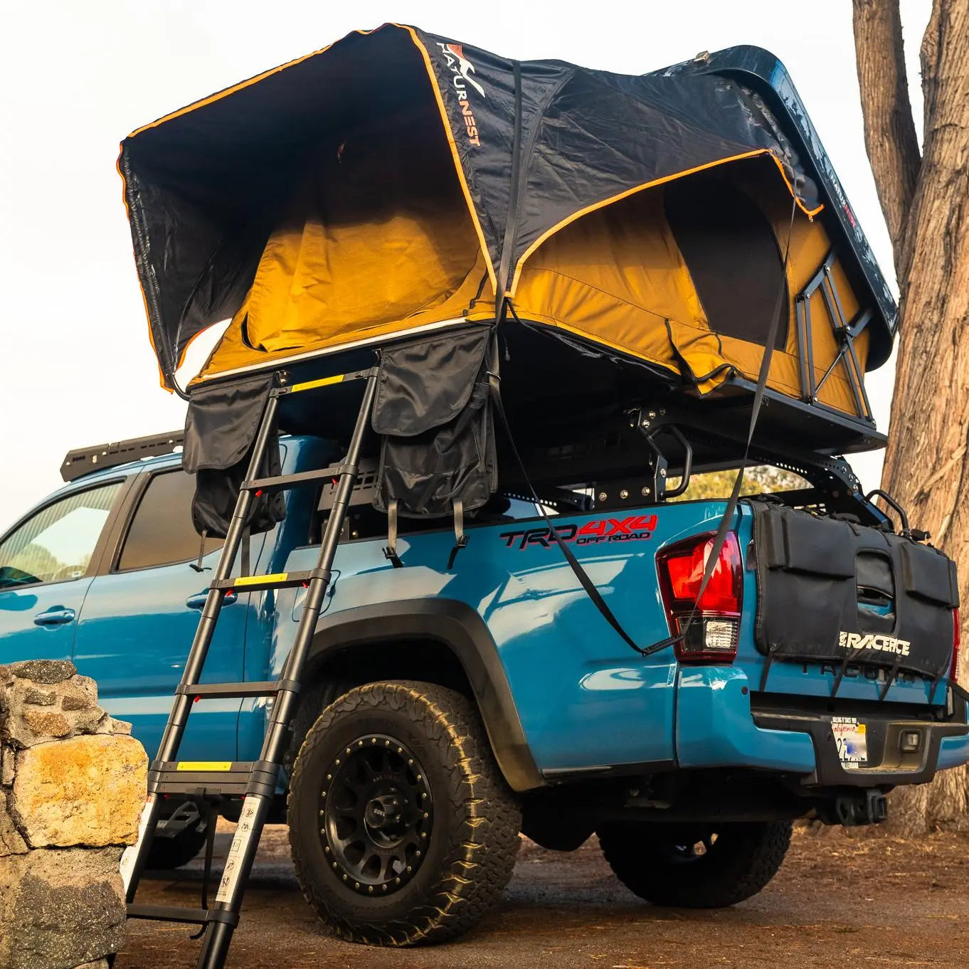 Quick Set up and Close Rooftop Tent | Naturnest